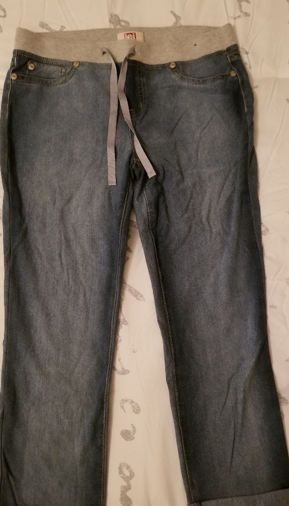 L.e.i Maternity Jean Capris